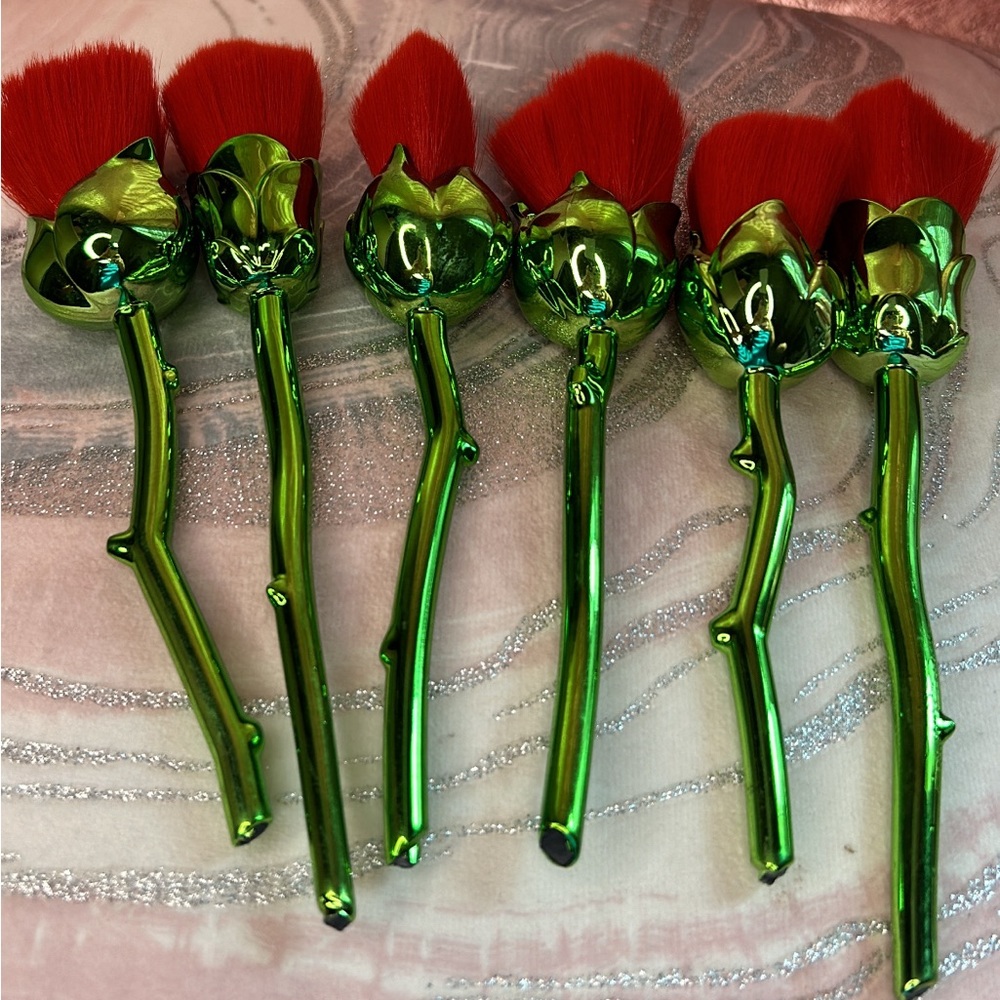 Red rose make up brushes